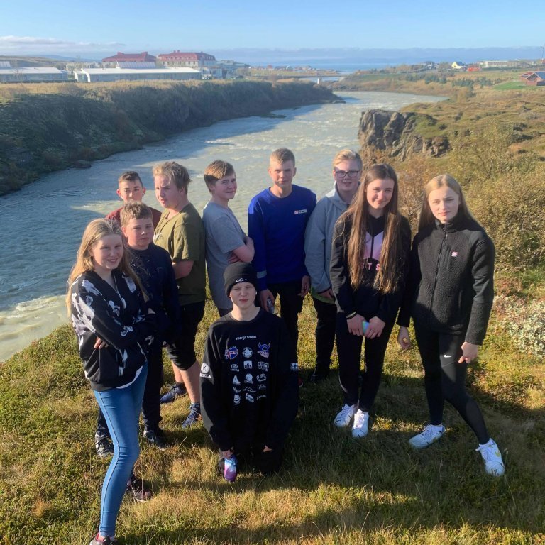 Útivistarval unglingastigs í göngutúr í Hrútey