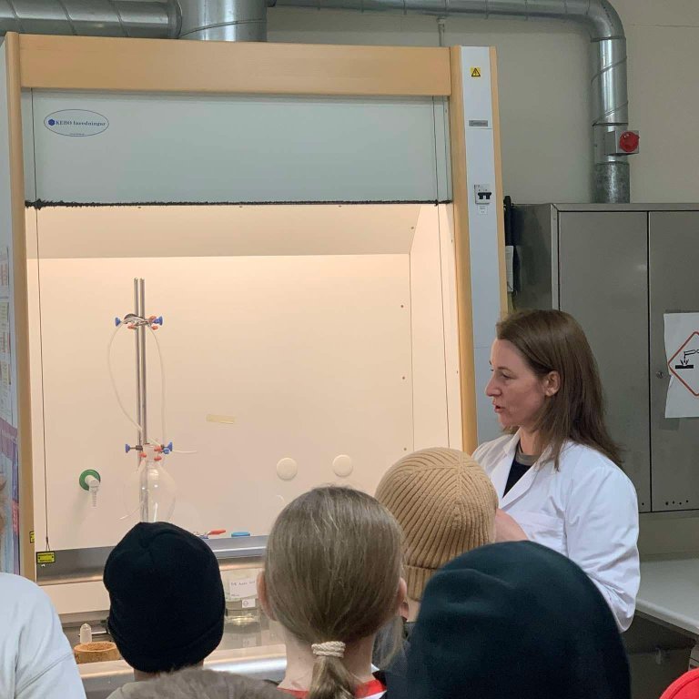 f2689683-c2d4-4010-8816-ed4920f0be96