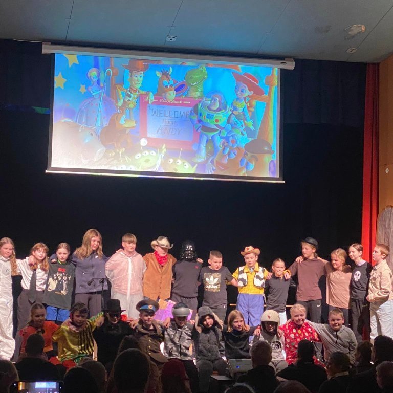 Miðstig var með vinaþema útfrá Toystory