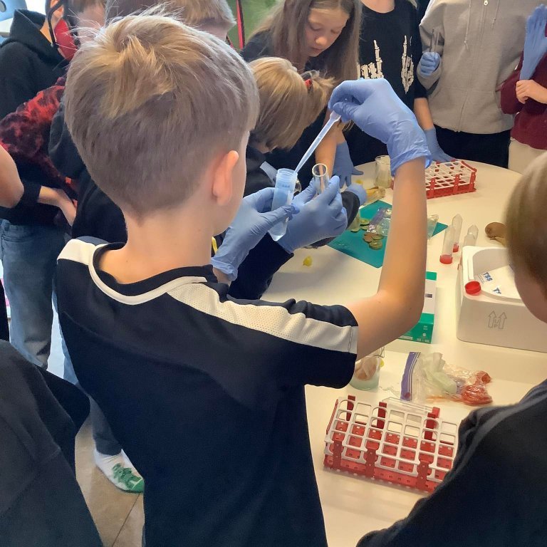 283675890_410140974455101_3816700907298195966_n