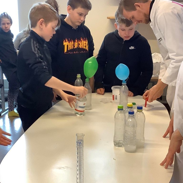 284212467_893846255348491_5755131126386907391_n