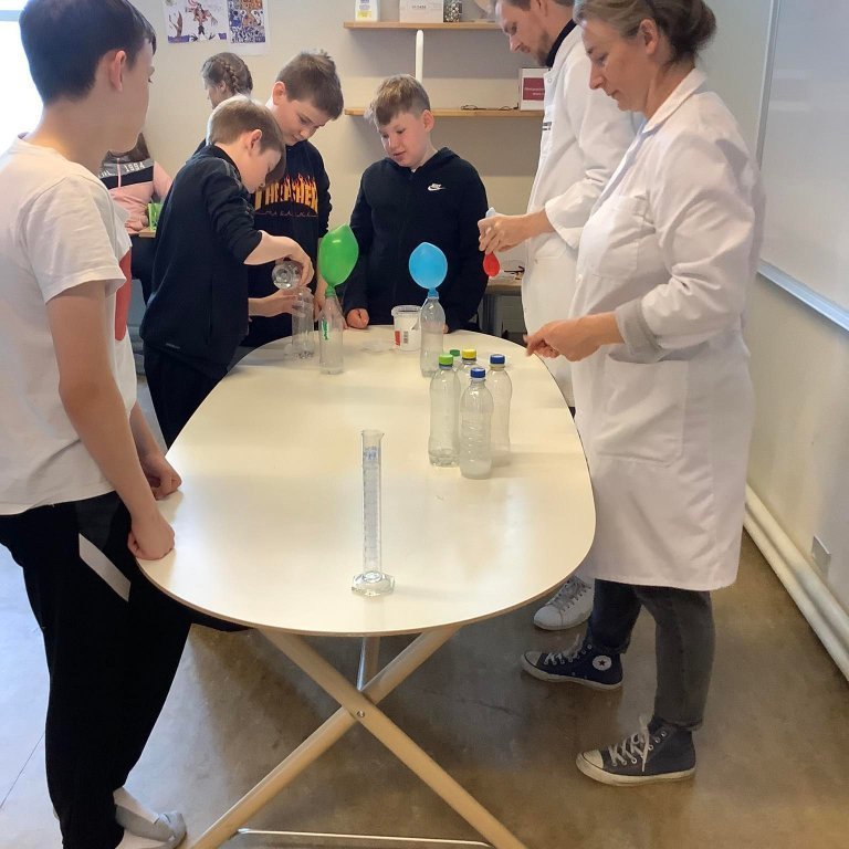 284393834_356356549814407_415422688168855073_n