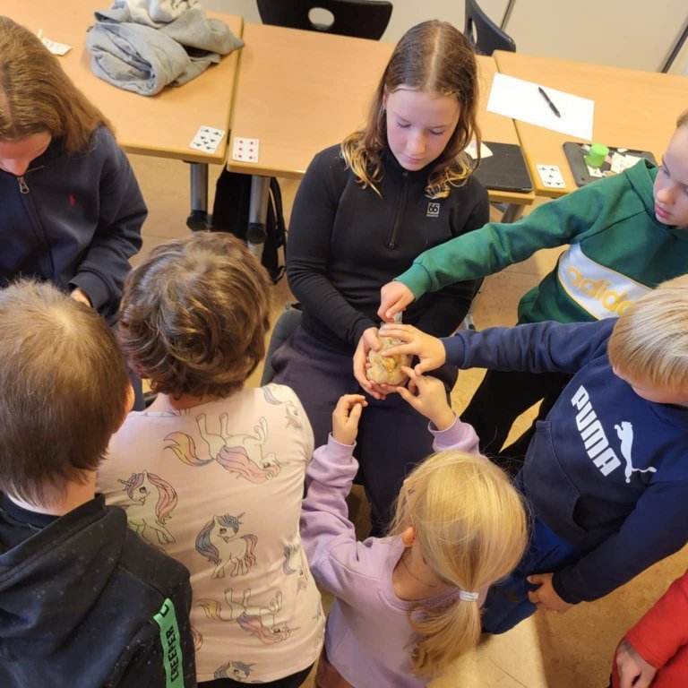 b004a31e-6e29-43c2-b406-e77f40c255f8