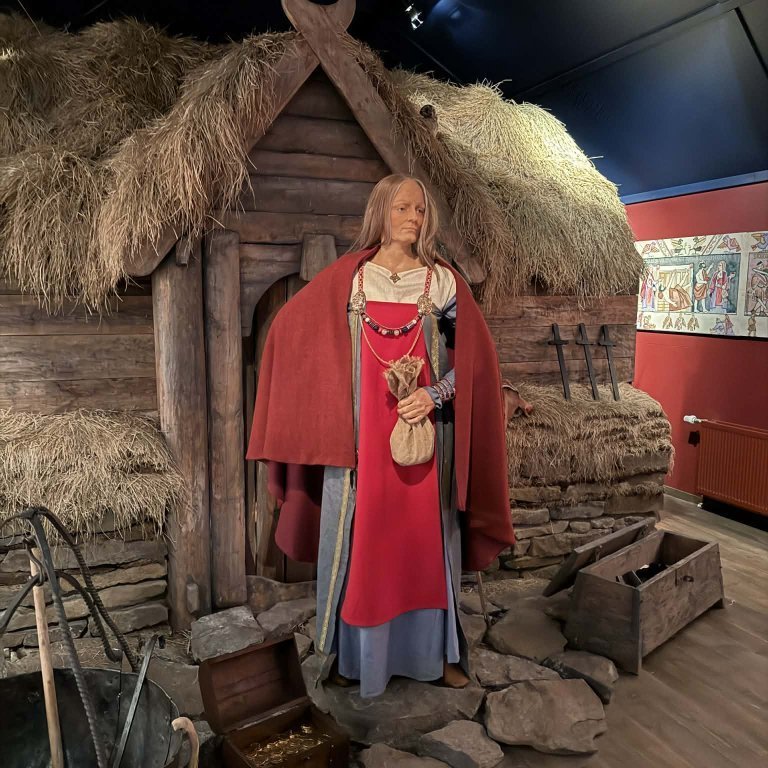 f2834836-4f8e-4947-a279-cd58825836f6