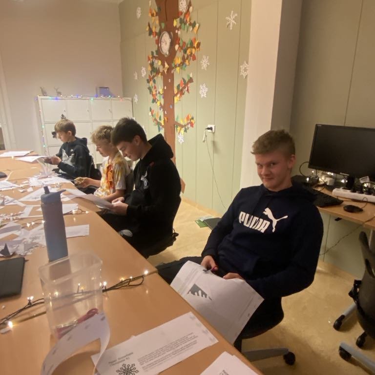 18f549ee-a4b5-41c5-a0ff-7b3a79832c37