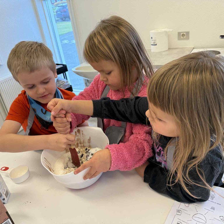 c7b25d64-f1e6-45b9-8f92-6b220d5f8a38