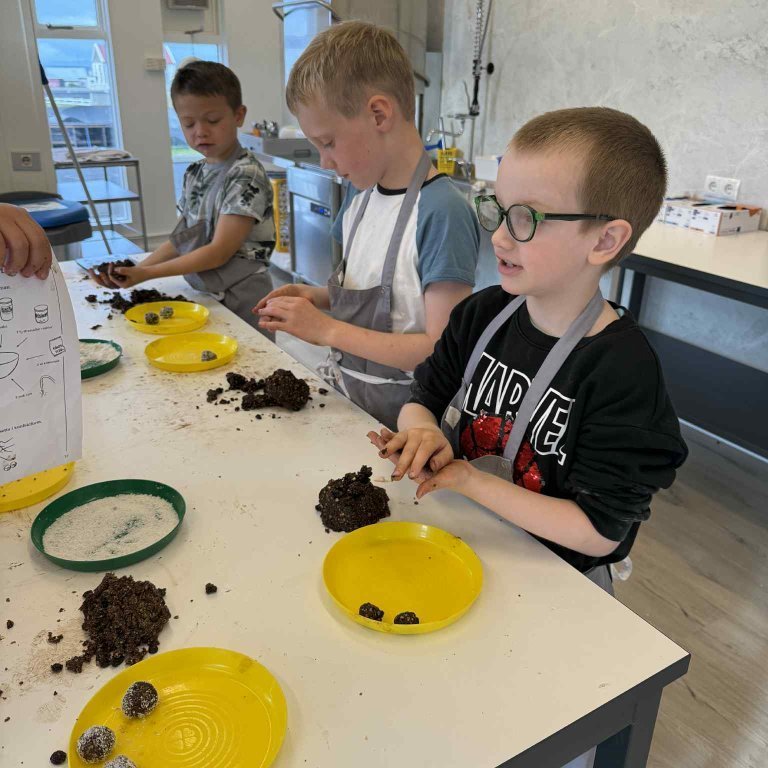 ebad5dfd-1f77-43cb-8fd9-b7c718cdb1f4