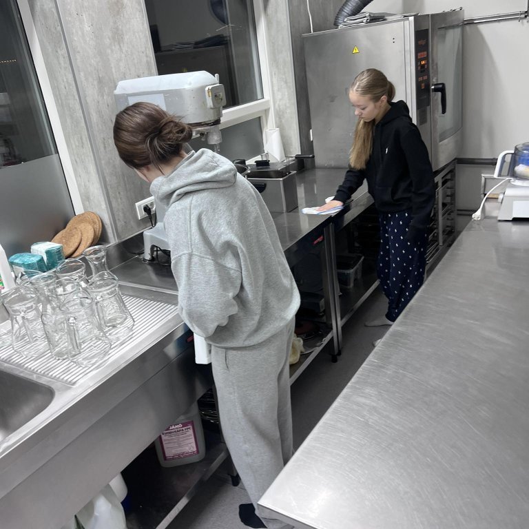 368064994_1700515357097972_1248570063765766080_n