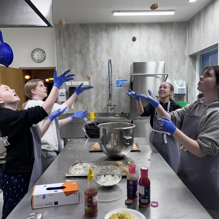 404324536_7039289429469479_8600966345034356285_n