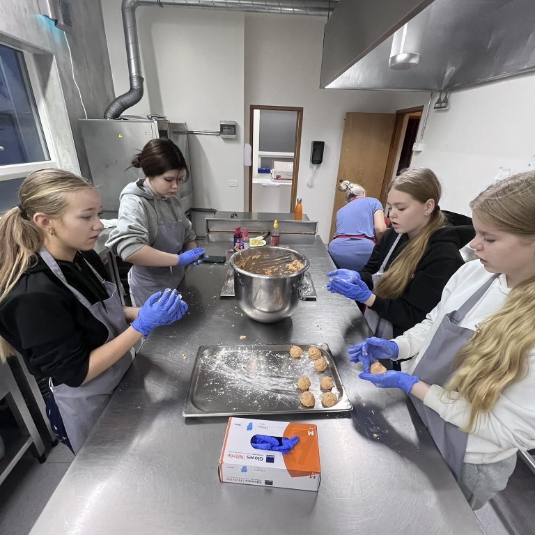 404330438_738185278347885_9076465488384881400_n