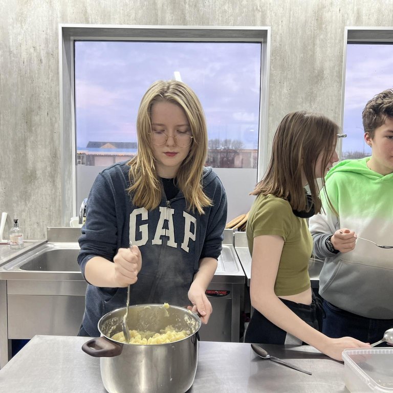 404656686_859780539130092_3120580123460466418_n