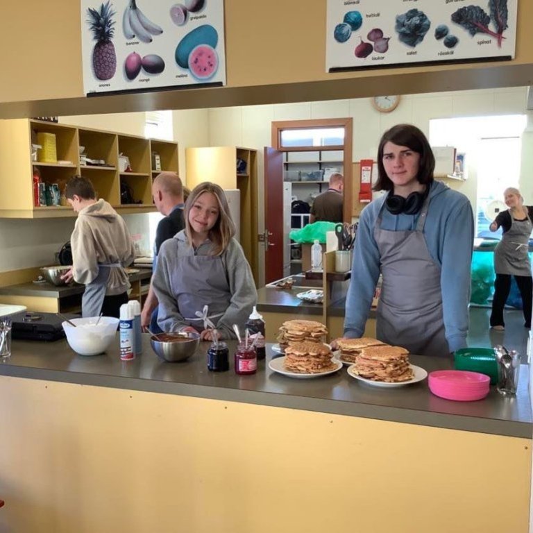 Nemendur 10. bekkjar seldur vöfflur