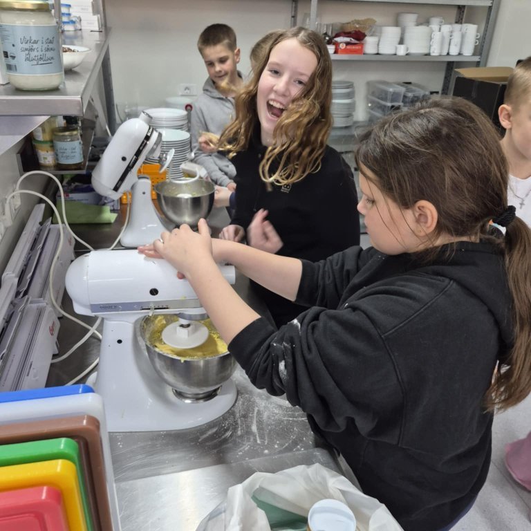 ca016cb7-1990-4946-97ed-d65c284ee1f3