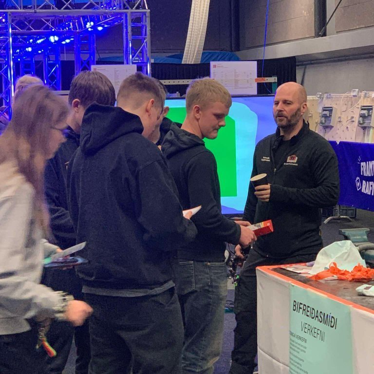 f212470b-30d9-4215-a6b3-9904b5bb2ac1