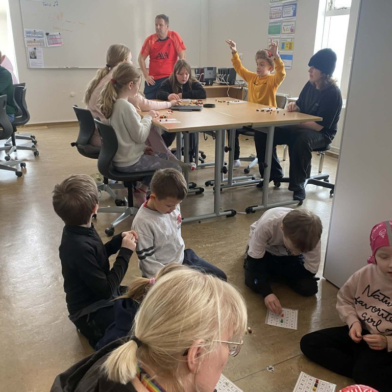 9df03858-0d51-4430-bf6a-a434aeea38f4