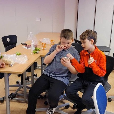 318590576_1575428816244267_4854385711024324027_n