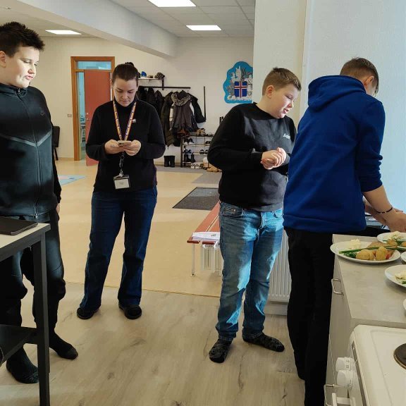 6903c226-8167-43b9-972f-2d02f721da3f