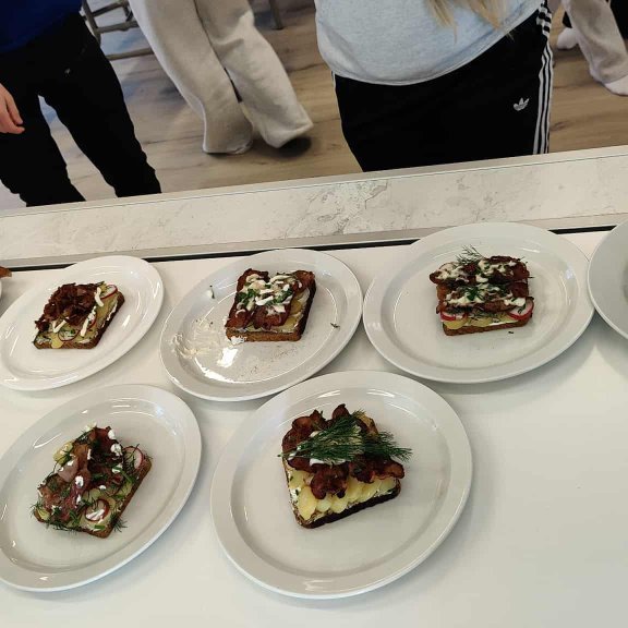 b83453ee-22ca-40d6-8412-38f4f6dec0b3