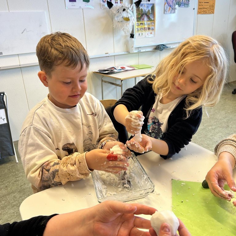 421f28b0-9511-40f3-b795-7e2320886021