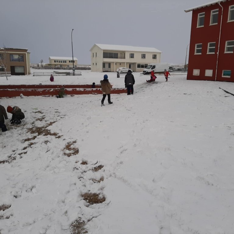 f9b633f8-2571-4d58-a21a-f159f1707d4e