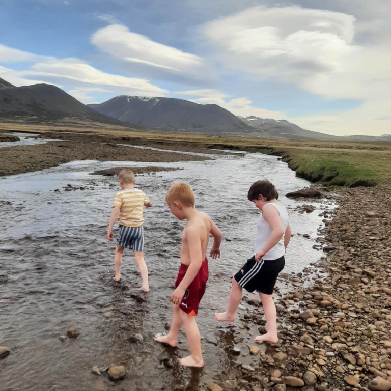 f1314dfc-f46b-44ec-b0f1-9e13e2e50255