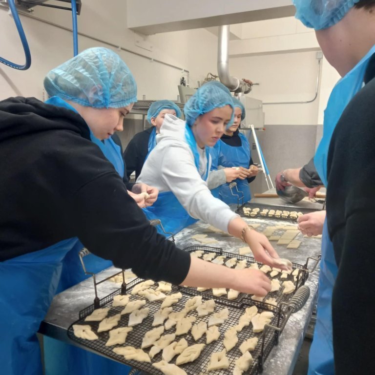 24390912-5c4d-4adc-863f-44a9f2943476