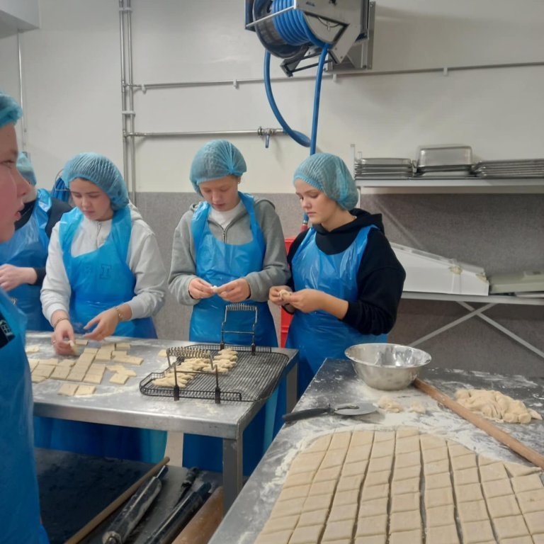 77f6bc8c-cd92-4aab-a339-088cc19a09ce