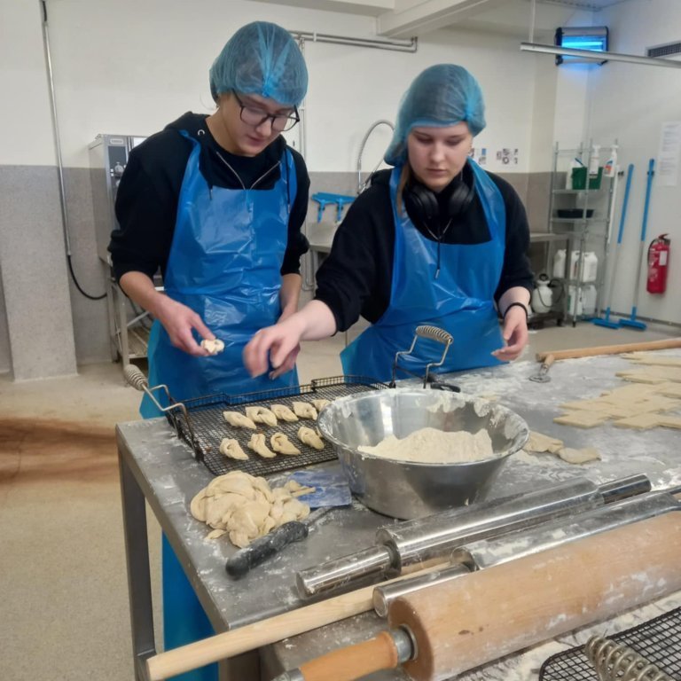 8dd52b1c-0a12-4c07-99ac-0999a580a8e9-1