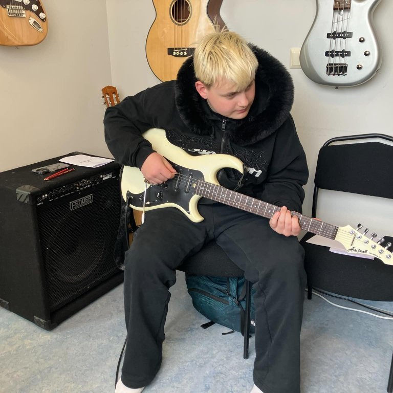 c9883896-7b10-44e0-b553-18dd75800fc7