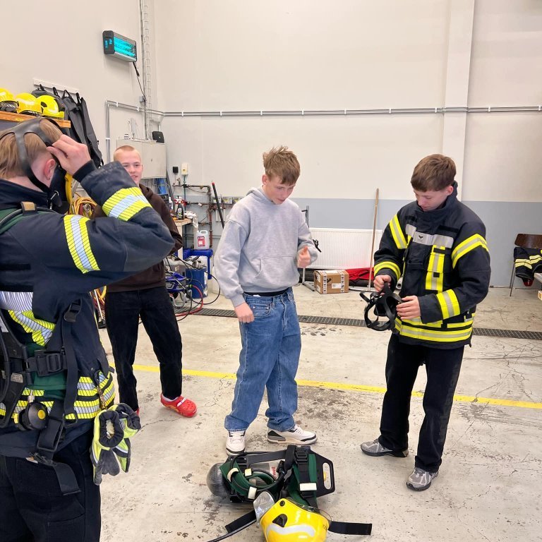 e44ad351-4064-48aa-b0d3-fb88d1172d89