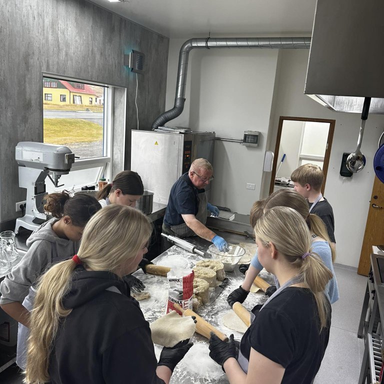 394215167_1066486831183312_1140560038752210001_n