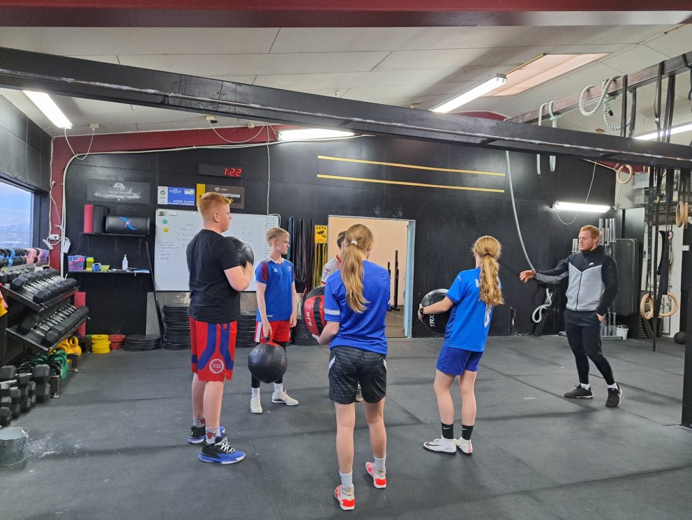 Unglingar í valgreinaáfanga prufuðu crossfit á Sauðárkróki