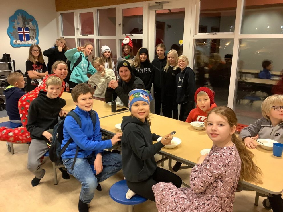 Guðbjartur lögregluþjónn brá sér inn í hafragraut og spjall :)