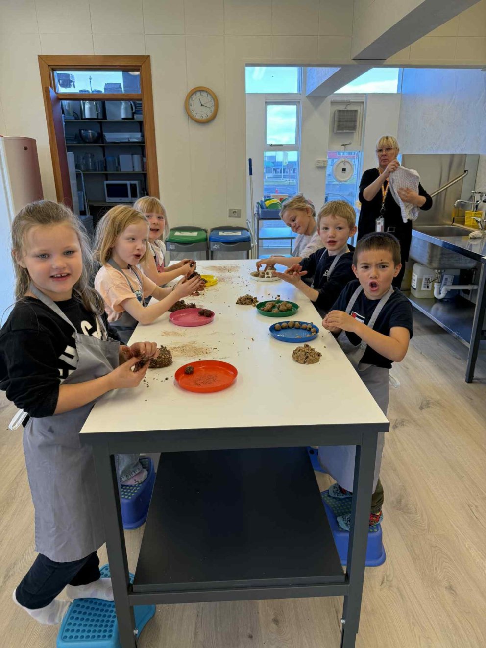 Kókoskúlugerð fyrsta bekkjar vakti lukku