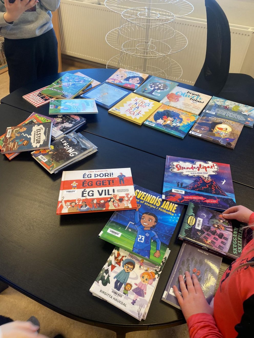 Rausnarleg bókagjöf foreldrafélags Höfðaskóla