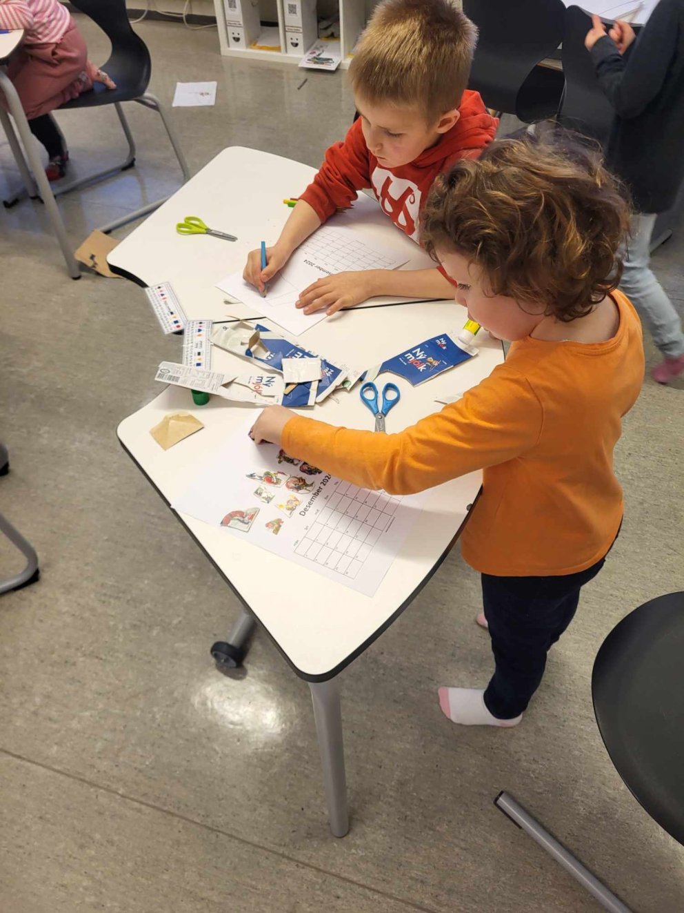 Nemendur 1.bekkjar skreyta dagatöl