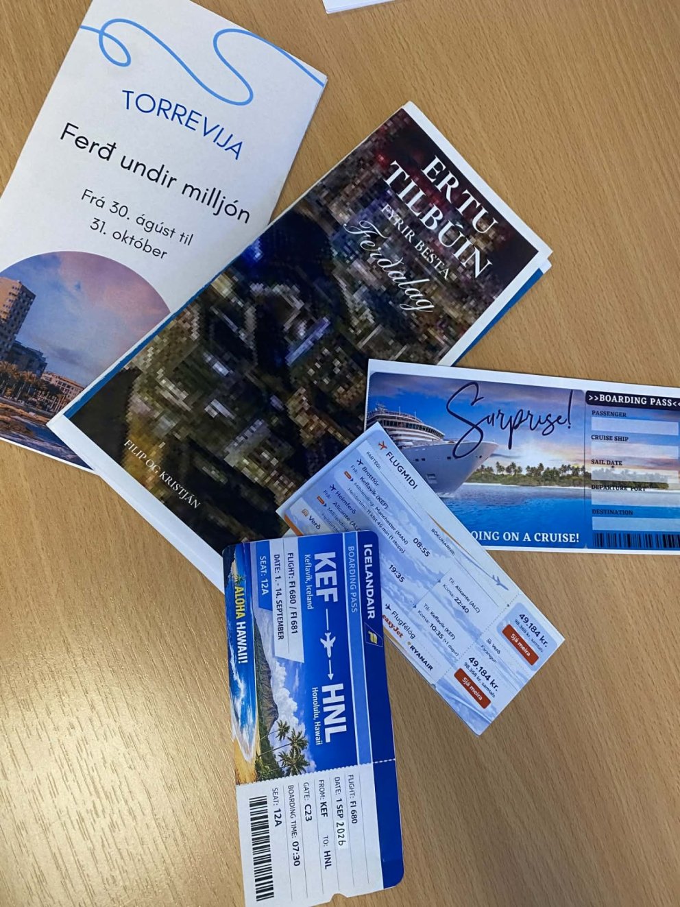 Mynd af farseðlum úr þemavinnu nemenda á miðstigi