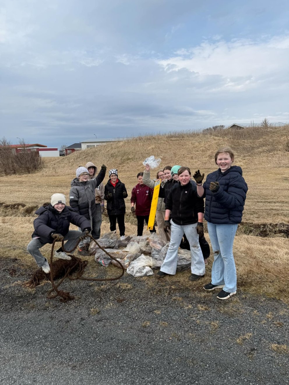 Nemendur í 5. og 6. bekk tóku til hendinni