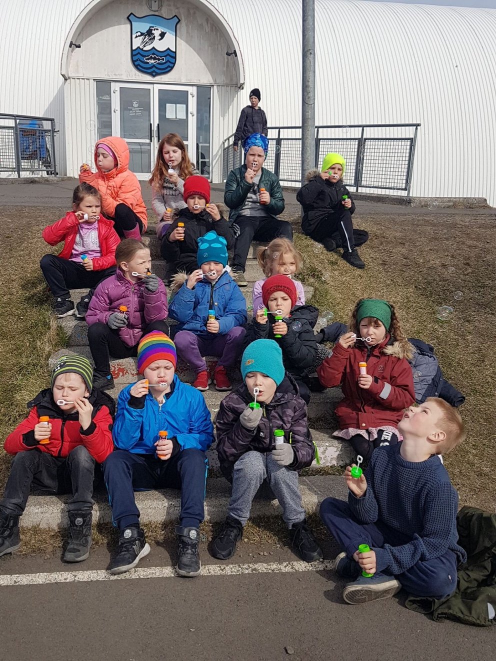 Fagnað með sápukúlublæstri