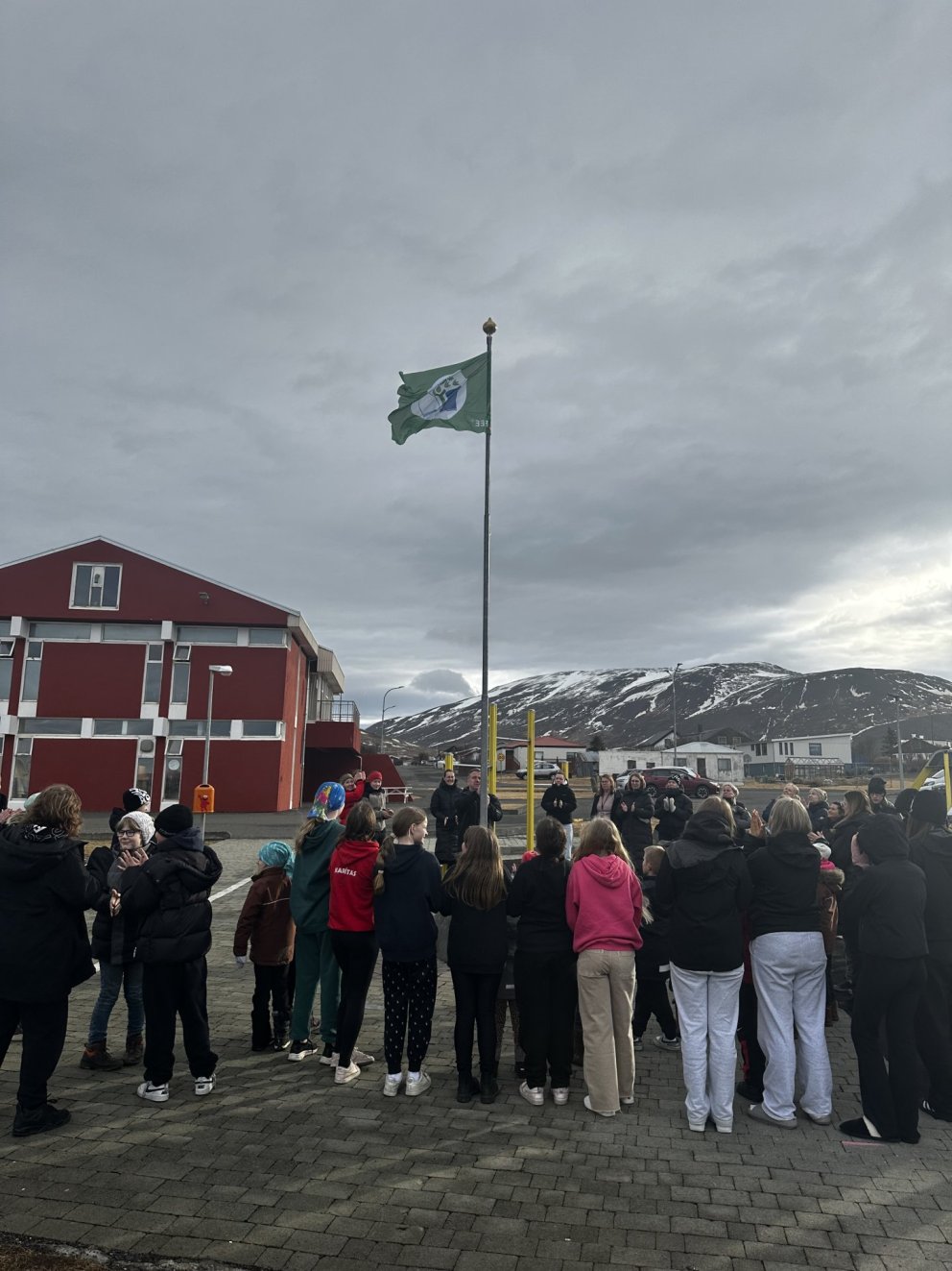 Grænfáninn dreginn að húni í annað sinn :)