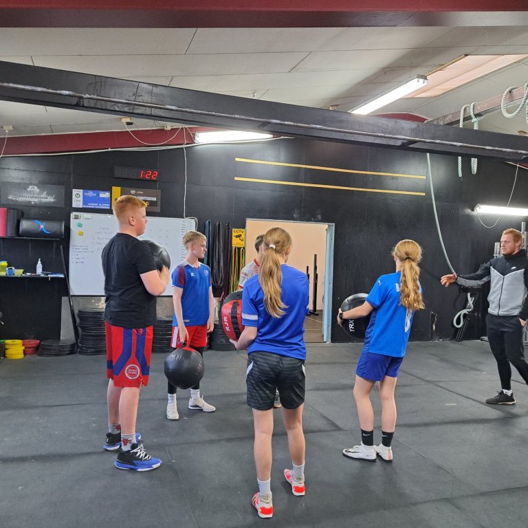 Unglingar í valgreinaáfanga prufuðu crossfit á Sauðárkróki