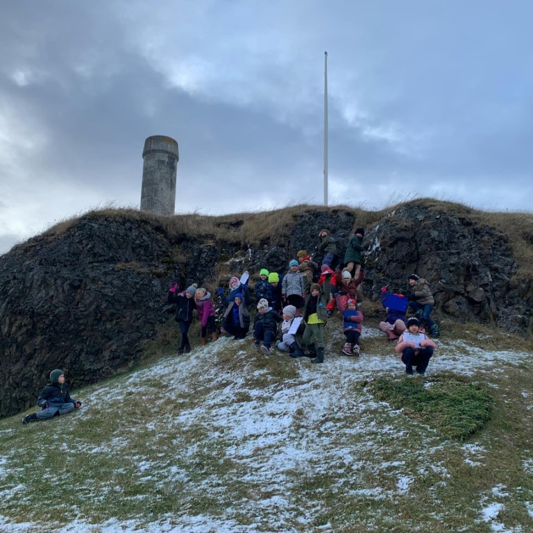 Nemendur á yngsta stigi í fuglaskoðunarferð