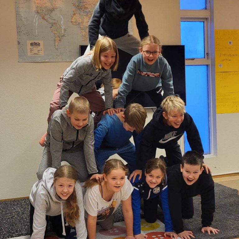 Nemendur á miðstigi bregða á leik