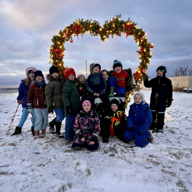 Þessi frábæra mynd var tekin af stuðboltunum í 3.og 4.bekk rétt áður en jólin voru kvödd.