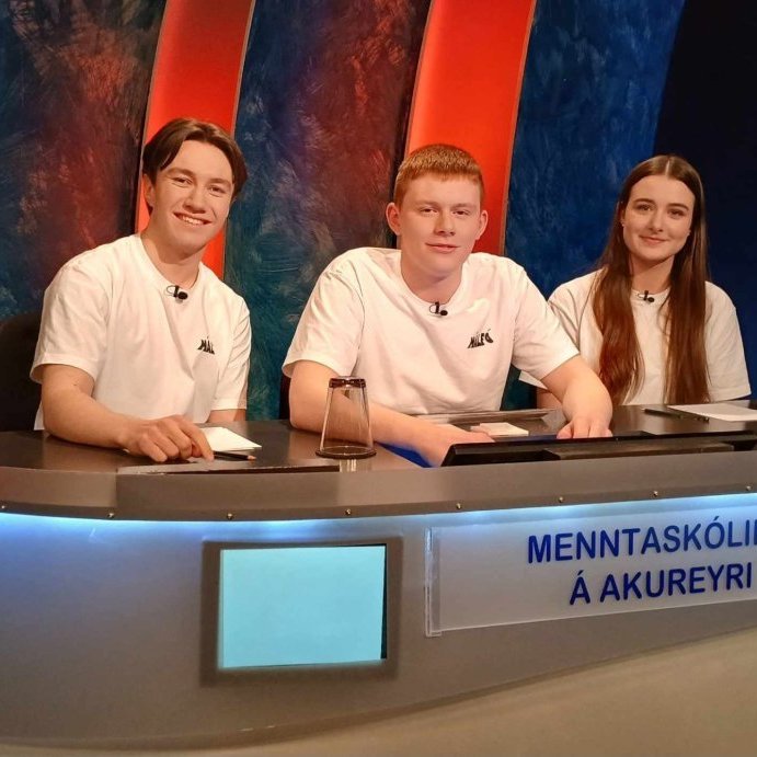 Frá ma.is. Lið MA í kvöld. Frá hægri:Sólveig Erla, Kjartan Valur og Árni Stefán 
Ljósmynd: Unnar Vi…
